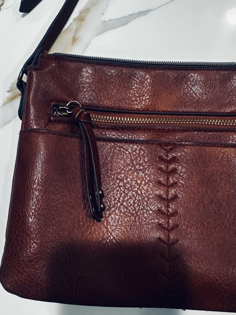 Source Unknown Brown Leather Crossbody Bag with Front Zip